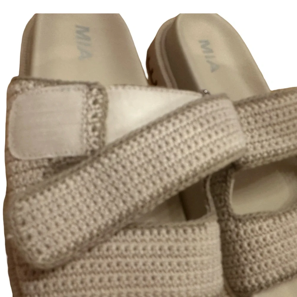 Mia Gabri Crocheted Slip-on Sandals in Bone, Size 8.5. - Picture 9 of 12